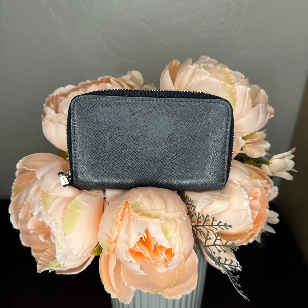 LOUIS VUITTON COMPACT WALLET W/COA
